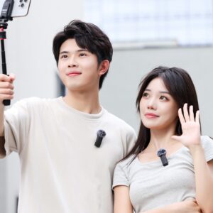 Ulanzi A100 wireless lavalier microphone with 32kHz 16bit sampling rate and 20Hz-20kHz frequency response for broadcast-quality audio recording