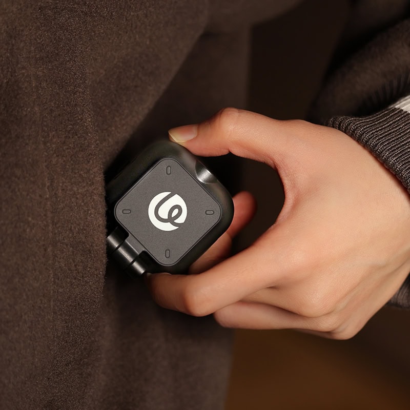 Ulanzi IN07 side angle USB-C port magnetic attachment